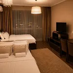 Romance Golden Line For Rent Apartmán