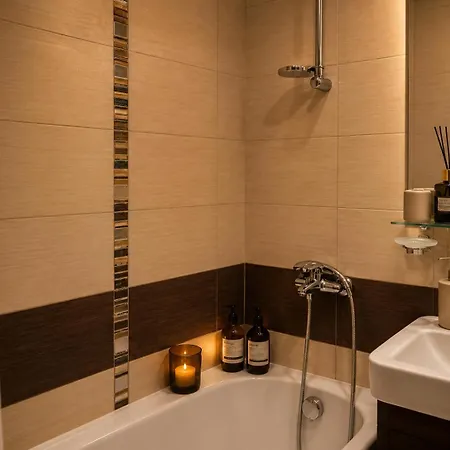 Romance Golden Line For Rent Lejlighed